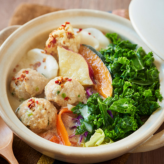鶏団子と生姜の豆乳胡麻スープ鍋