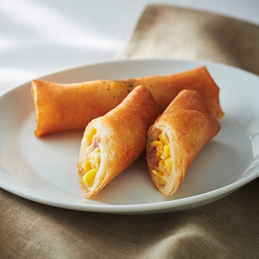 とうもろこしとチーズの揚げ春巻き