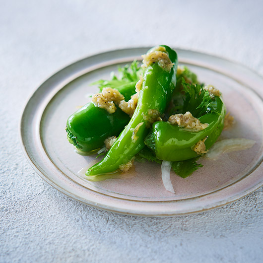 京野菜「万願寺とうがらし」のサラダ じゃこイタリアンソース