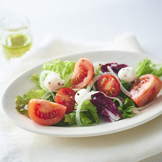 フルーツトマトと甘とまとのジェノバ風サラダ