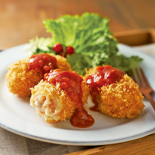 特製トマトソースで味わう 本ずわい蟹のクリームコロッケ