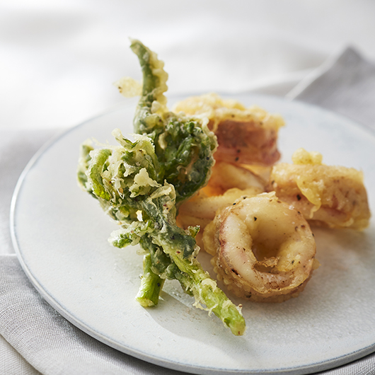 イカと菜の花のフリット 黒胡椒風味