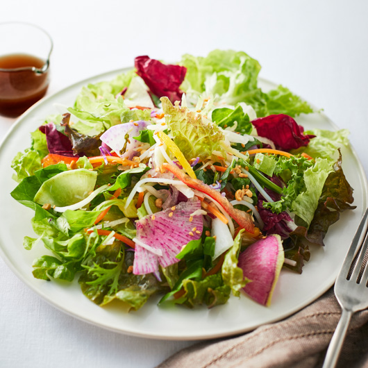 足りないカラダに 緑の30品目サラダ