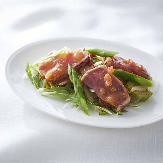 炙りマグロとアスパラガスのサラダ