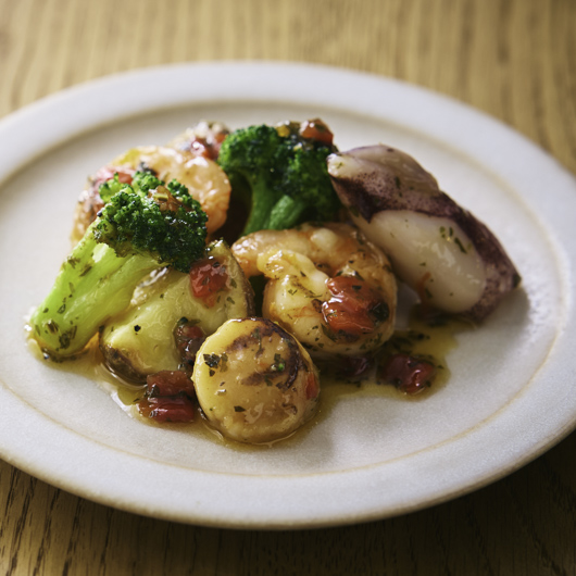 3種魚介のハーブグリルとローストポテト