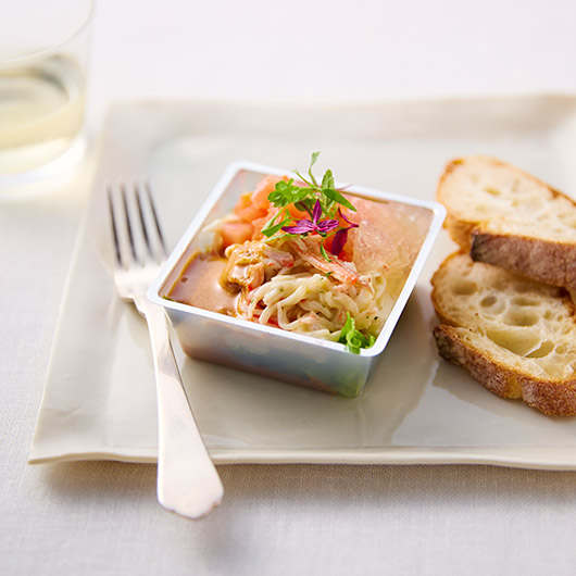 「The SURIMI（ザ・スリミ）」のハーブサラダ ナッツソース