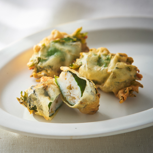 白身魚と梅の大葉包み揚げ