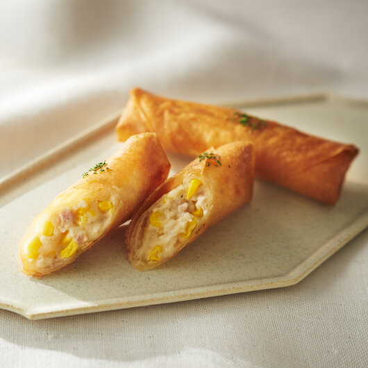 とうもろこしとチーズの揚げ春巻き